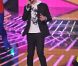 Pourtant bien en-deçà de la moyenne, l'Anglais Matthew Ramond-Barker a eu les suffrages du public lors du prime X Factor du 26 avril 2011. Il continue...