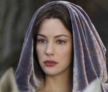 Dans  Le Seigneur des Anneaux, le Retour du Roi , la princesse Arwen se marie avec Aragorn. Elle devient Reine des Elfes et des Humains !