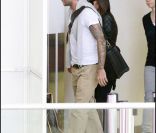 Les Beckham embarquent pour Londres invités pour le mariage de Kate et William