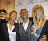 Anne-Sophie Lapix et Mélanie page entourent Nagui lors de la soirée d'ouverture de la boutique Lacoste 95 avenue des Champs Elysées à Paris, le 28 avril 2011