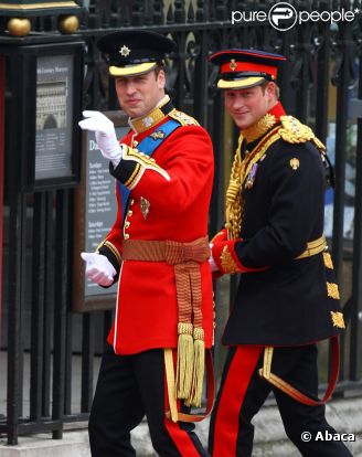 Le Prince William et son frère et témoin le Prince Harry arrivent à Westminster Abbey, le 29 avril 2011