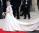 Kate Middleton arbore une magnifique robe créée par Sarah Burton de la maison Alexander McQueen. Londres, 29 avril 2011