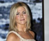 Jennifer Aniston pose à Mexico (Mexique), le 10 mars 2011, pour promouvoir son parfum.