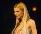 Gwyneth Paltrow a joué une chanteuse de karakoé dans le film de son père,  Duo d'un jour  