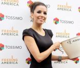 Eva Longoria a profité de l\'ouverture d\'une boutique Tassimo à New York pour dédicacer son livre Eva\'s Kitchen<br />