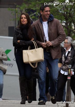 Sofia Vergara et son petit ami Nick Loeb, vivent toujours une belle love story. New York, 2 mai 2011