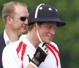 Le prince Harry dispute un match de Polo, à Berkshire le 7 mai 2011.