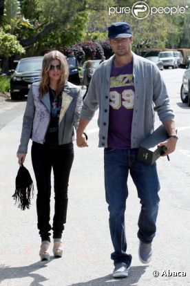 Fergie et son mari Josh Duhamel arrivent à la fête de Pâques organisée par Kate Hudson à Los Angeles le 24 avril 2011 