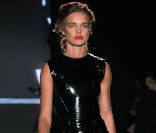 Natalia Vodianova est connue et reconnue dans le monde très fermé de la mode. Paris, Milan, Londres... Elle défile sur  les podiums du monde entier. Paris, 1er mars 2011 
