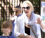 <p>Kate Winslet récupère son fils à l\'école à New York le 10 mai 2011</p>