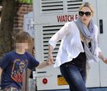 <p>Kate Winslet récupère son fils à l\'école à New York le 10 mai 2011</p>