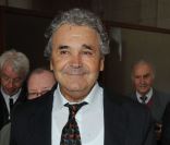 Pierre Perret arrive à la 17e chambre du tribunal correctionnel de Paris, le 22 mars 2011.<br />