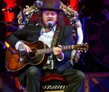 Zucchero en concert à L'Olympia, à Paris, le 12 mai 2011.