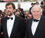 Nanni Moretti et Michel Piccoli lors de la montée des marches pour le film <em>Habemus Papam</em>, dans le cadre du 64e Festival de Cannes, le 13 mai 2011.