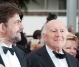 Nanni Moretti et Michel Piccoli lors de la montée des marches pour le film <em>Habemus Papam</em>, dans le cadre du 64e Festival de Cannes, le 13 mai 2011.
