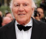 Michel Piccoli lors de la montée des marches pour le film  Habemus Papam , dans le cadre du 64e Festival de Cannes, le 13 mai 2011.