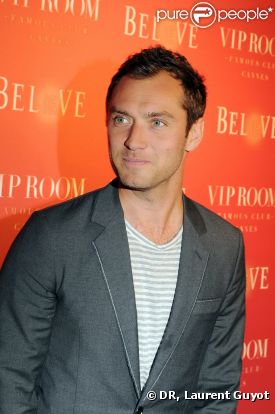 Jude Law assiste à la soirée Duran Duran, vendredi 13 mai au VIP Room de Cannes, en plein Festival international du film.