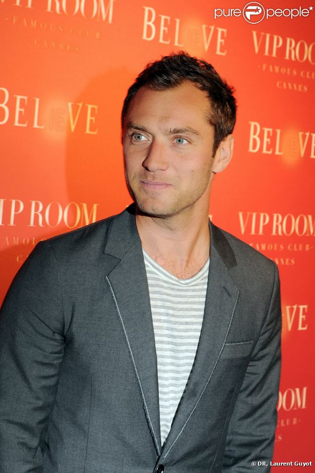 Jude Law assiste à la soirée Duran Duran, vendredi 13 mai au VIP Room de Cannes, en plein Festival international du film.