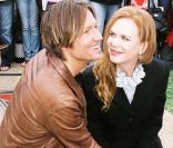  Nicole Kidman est totalement admirative de son Keith Urban qui vient de recevoir une étoile sur le Walk of Fame dans la capitale de la country. Nashville, 15 mai 2011 