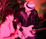 Ayo et Matthieu Chedid en concert à la Villa Chic à Cannes, le 15 mai 2011.