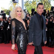 Décolleté époustouflant pour Gwen Stefani lors de la montée des marches le 16 mai 2011