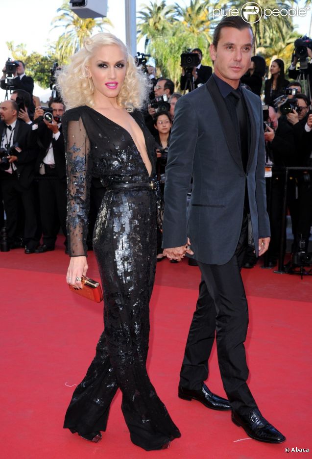 Décolleté époustouflant pour Gwen Stefani lors de la montée des marches le 16 mai 2011