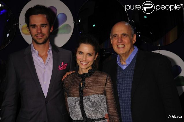 Le casting de la série Bent. Le 16 mai à l'Hotel Hilton de New York, toute la famille NBC était  réunie pour clore la saison 2011 et présenter celle de l'année  prochaine. Et quelle famille !
