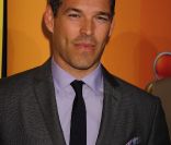 Eddie Cibrian, star de The Playboy Club. Le 16 mai à l'Hotel Hilton de New York, toute la famille NBC était  réunie pour clore la saison 2011 et présenter celle de l'année  prochaine. Et quelle famille !