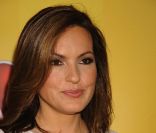 La sublime Mariska Hargitay. Le 16 mai à l'Hotel Hilton de New York, toute la famille NBC était  réunie pour clore la saison 2011 et présenter celle de l'année  prochaine. Et quelle famille !