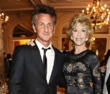 Jane Fonda et Sean Penn lors du dîner de charité Cinema for Peace organisé au Carlton, à Cannes, le 18 mai 2011