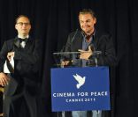Leonardo DiCaprio lors du dîner de charité Cinema for Peace organisé au Carlton, à Cannes, le 18 mai 2011