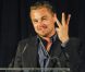 Leonardo DiCaprio rend hommage à son copain Sean Penn lors du dîner de charité Cinema for Peace organisé au Carlton, à Cannes, le 18 mai 2011