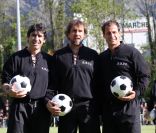 Joël Cantona (photo : match de bienfaisance, en 2009, avec son frère Jean-Marie et Jean-Christophe Marquet) a postulé, jeudi 19 mai 2011, pour la reprise du club de football du SCO Angers, où il évolua de 1989 à 1991, et actuellement en Ligue 2. Il aurait proposé 1,5 million d'euros.