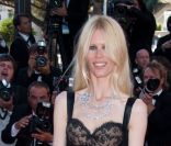Claudia Schiffer sur le tapis rouge du 64e festival de Cannes, le 20 mai 2011. L'Allemande est bluffante de beauté et de naturel ! 