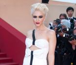 Gwen Stefani au 64e festival de Cannes, le 20 mai 2011. Elle arbore une robe noire et blanche signée Armani Privé. 