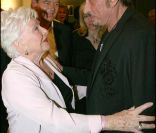 En 2009, c'est Line Renaud qui venait retrouver Johnny Hallyday dans les  coulisses de son Tour 66 au Stade de France. Le 25 mai 2011, ce sera au  tour de Johnny de rejoindre sa grande amie sur la scène de l'Olympia !