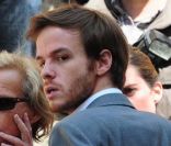 Alexandre Kouchner et Christine Ockrent aux obsèques de Marie-France Pisier, à Paris, en avril 2011. 