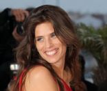 Maïwenn et son prix du jury pour Polisse au festival de Cannes le 22 mai 2011 
