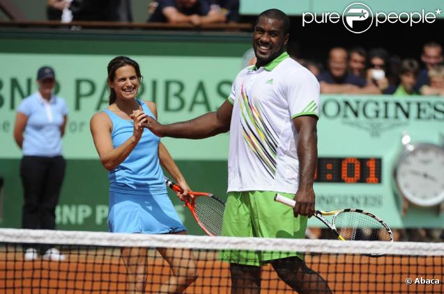 Amélie Mauresmo et Teddy Riner, une équipe pour le meilleur... et pour le rire ! Samedi 21 mai 2011, chaude ambiance à la Porte d'Auteuil, pour l'ouverture des Internationaux de France de Roland-Garros !