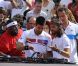 Pour que Bob Sinclar puisse jouer un peu, Novak Djokovic n'a pas hésité à prendre le relais aux platines !
Samedi 21 mai 2011, chaude ambiance à la Porte d'Auteuil, pour l'ouverture des Internationaux de France de Roland-Garros !