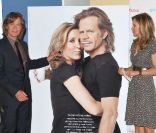 Felicity Huffman et son mari William H. Macy dévoilent leur affiche Got Milk ? lors de la soirée annuelle Got Milk? and Scholastic Parent and Child Magazine Family of the Year à Los Angeles, le 23 mai 2011.  