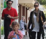 Jessica Alba est une épouse heureuse avec Cash Warren et une maman comblée avec sa petite Honor. Los angeles, 21 mai 2011 