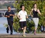 Connor, Tom Cruise et Katie Holmes en plein jogging en 2009 