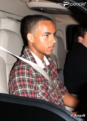 Connor Cruise sortant d'une boîte de nuit à Los Angeles le 25 mai 2011 