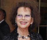 Claudia Cardinale à l\'occasion de la soirée de gala donnée pour les 50 ans d\'Amnesty International, au Théâtre du Châtelet, le 27 mai 2011.