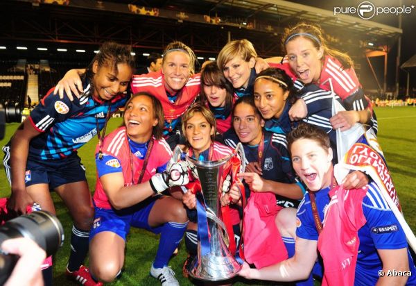 Les footballeuses de l'équipe féminine de l'Olympique Lyonnais ont triomphé lors de la finale de la Ligue des Champions, jeudi 26 mai 2011, face à l'équipe de Potsdam.
