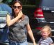 Jennifer Garner et sa fille aînée Violet se promènent dans les rues de Los Angeles, le 21 mai 2011.