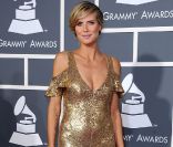 Heidi Klum dévoile ses magnifiques jambes dans une robe fendue tendance et sexy ! Los Angeles, 13 février 2011 