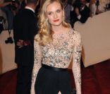 Diane Kruger dévoile ses magnifiques jambes dans une robe fendu tendance et sexy ! New York, 2 avril 2011 
