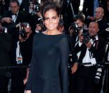 Ximena Navarrete, Miss Univers 2010, dévoile ses magnifiques jambes dans une robe fendue tendance et sexy ! Cannes, 21 mai 2011 